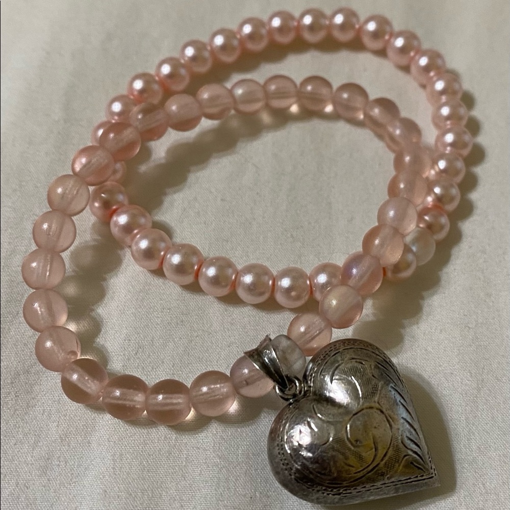 Pink Bracelets & Red Velvet Heart Container - Picture 6 of 6